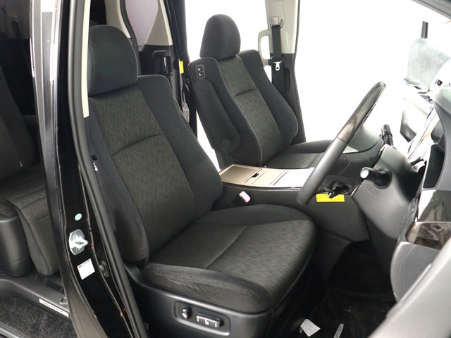 内装の状態も非常にクリーンな状態です｡
ご納車前には専門スタッフが
隅々までクリーニングを行います!