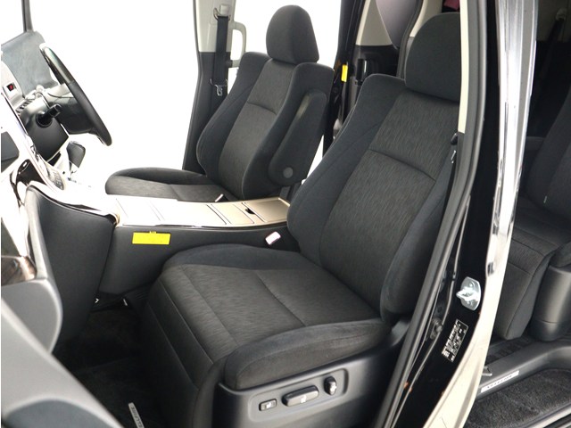 内装の状態も非常にクリーンな状態です｡
ご納車前には専門スタッフが
隅々までクリーニングを行います!