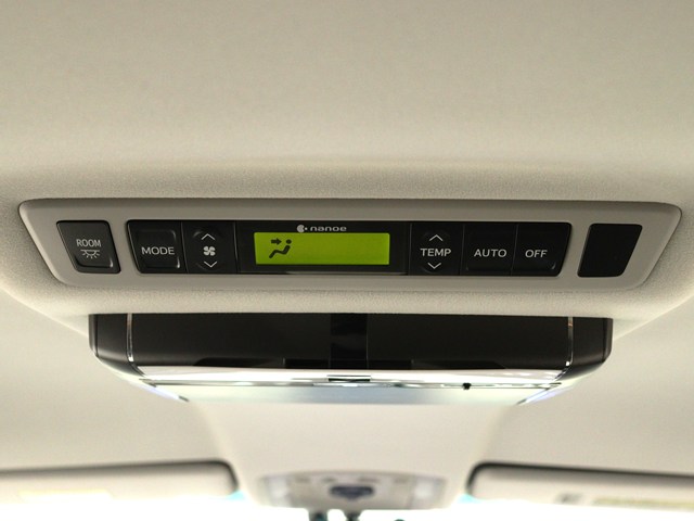 後部座席でエアコン温度をお好みで設定する
ことができます!