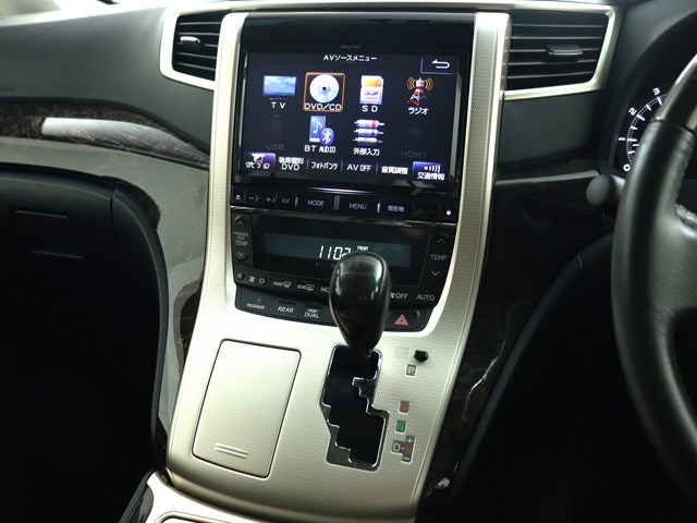 【大人気★ＡＬＰＩＮＥ　９インチナビ】
大画面で見やすいだけでなく､
インパネとの一体感もあり見た目も抜群!