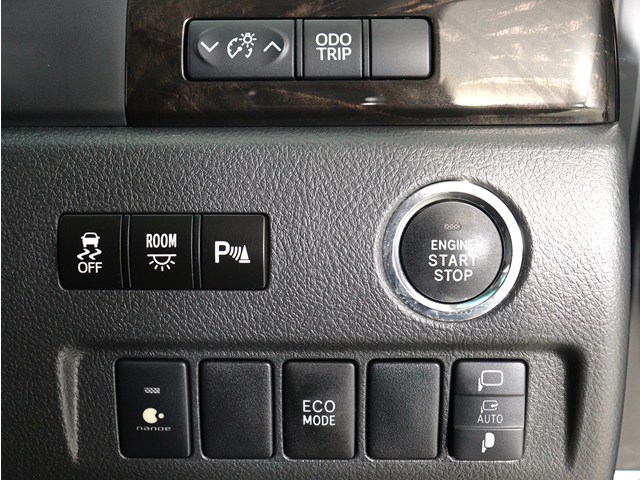 【プッシュスタート】
エンジン始動時はプッシュスタートを採用!
カバンから鍵を取り出す手間も不要です｡