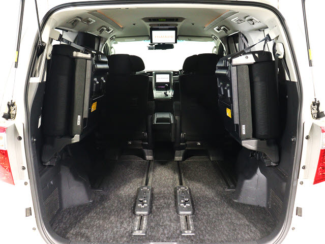 【広々トランクルーム】
スーツケース､ゴルフバッグも楽々収納可能
大人数での旅行にもピッタリの収容量です