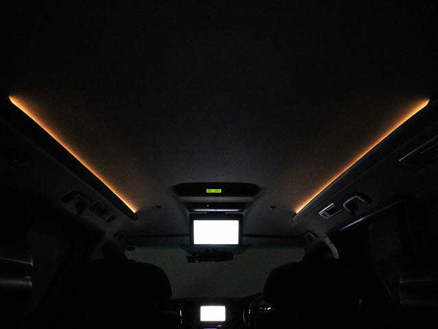 夜間に室内を照らしてくれるルームライトで
す♪♪