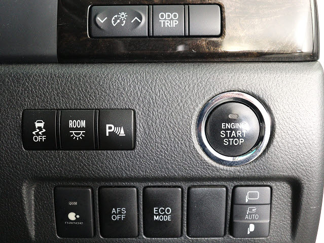 【プッシュスタート】
エンジン始動時はプッシュスタートを採用!
カバンから鍵を取り出す手間も不要です｡