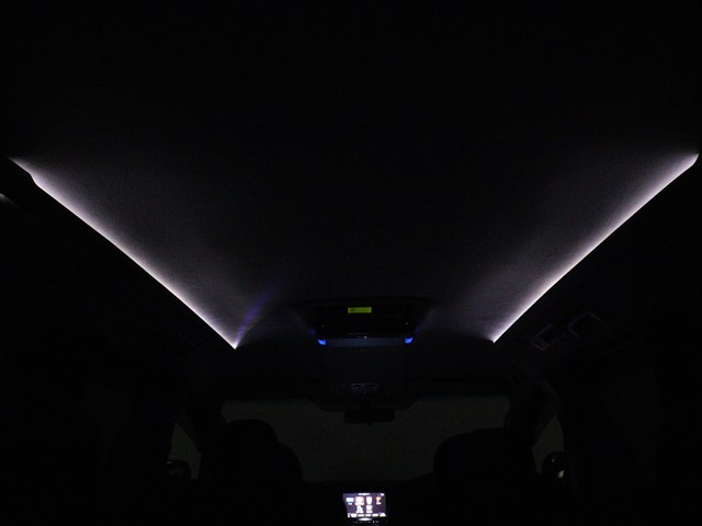 夜間に室内を照らしてくれるルームライトで
す♪♪