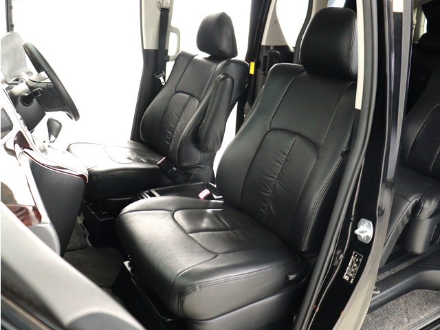 内装の状態も非常にクリーンな状態です｡
ご納車前には専門スタッフが
隅々までクリーニングを行います!