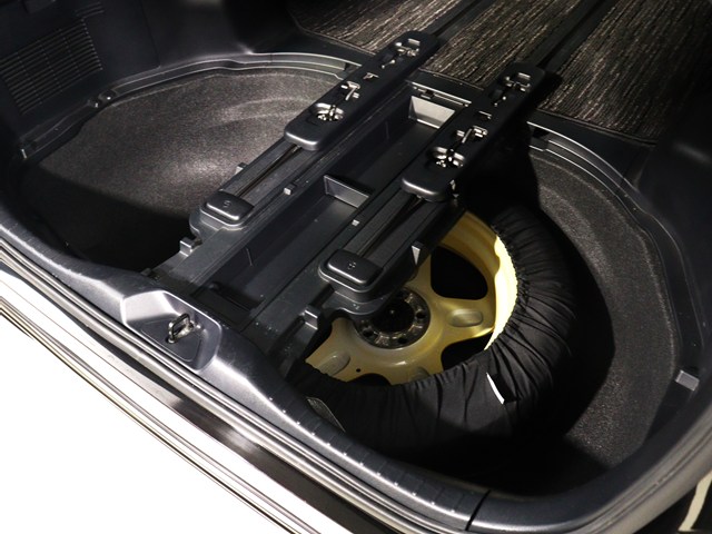 【広々トランクルーム】
スーツケース､ゴルフバッグも楽々収納可能
大人数での旅行にもピッタリの収容量です