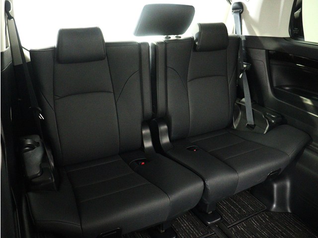 【サードシートまで広々空間】
シートアレンジにて快適空間を演出します!
豊富なアレンジパターンがございます!