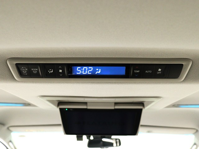 後部座席でエアコン温度をお好みで設定する
ことができます！