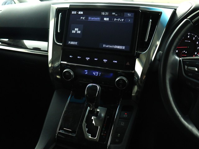 【トヨタ純正ナビ装備】
純正品ならではの操作性とフィット感!
Bluetooth接続可能です!