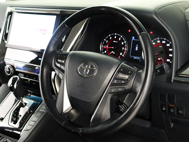 内装の状態も非常にクリーンな状態です｡
ご納車前には専門スタッフが
隅々までクリーニングを行います!