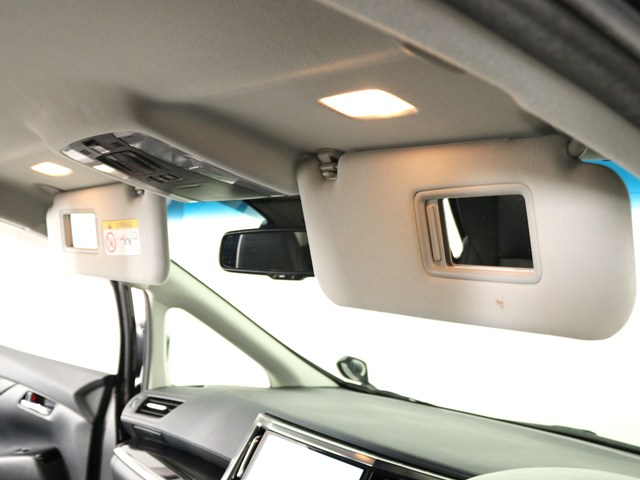 内装の状態も非常にクリーンな状態です｡
ご納車前には専門スタッフが
隅々までクリーニングを行います!