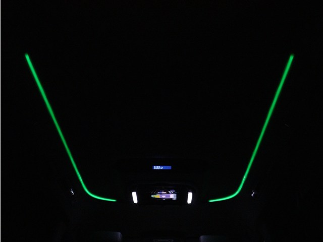 夜間に室内を照らしてくれるルームライトで
す
