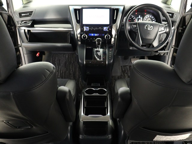内装の状態も非常にクリーンな状態です｡
ご納車前には専門スタッフが
隅々までクリーニングを行います!