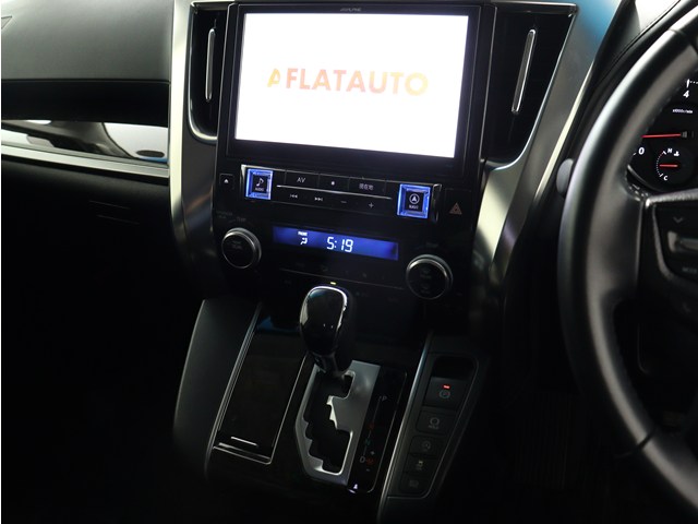 【大人気☆ＡＬＰＩＮＥ　１０インチナビ】
大画面で見やすいだけでなく､
インパネとの一体感もあり見た目も抜群!