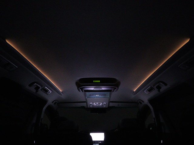 夜間に室内を照らしてくれるルームライトで
す♪