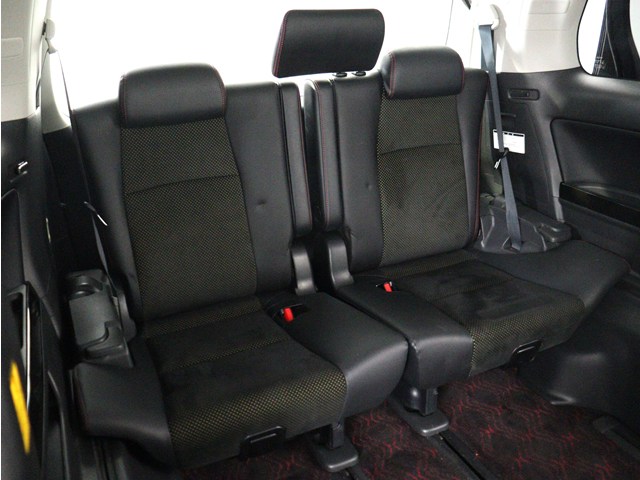 【サードシートまで広々空間】
シートアレンジにて快適空間を演出します!
豊富なアレンジパターンがございます!