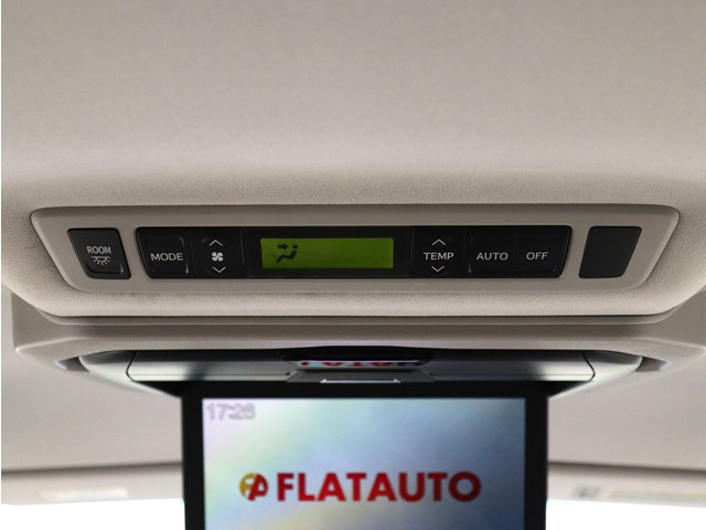 後部座席でエアコン温度をお好みで設定する
ことができます!