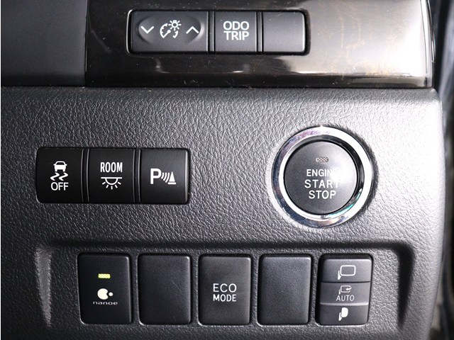 【プッシュスタート】
エンジン始動時はプッシュスタートを採用!
カバンから鍵を取り出す手間も不要です｡