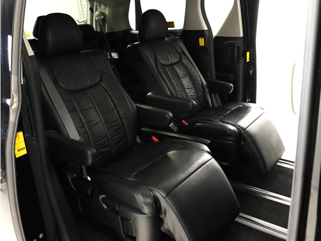 【高級感のあるシートカバー付き】
高級感だけでなく､掃除がしやすい利便性!
お得且つ実用性たっぷりのお車です!