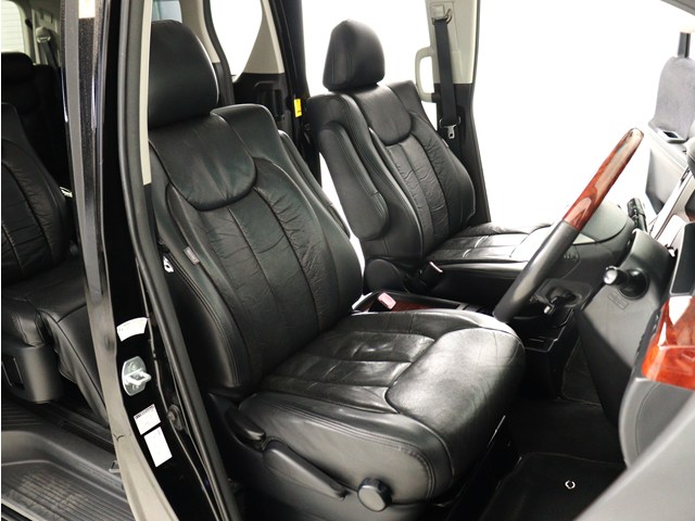 内装の状態も非常にクリーンな状態です｡
ご納車前には専門スタッフが
隅々までクリーニングを行います!