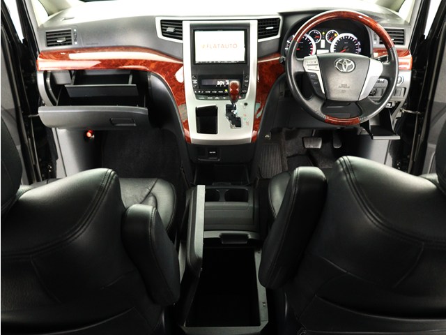 内装の状態も非常にクリーンな状態です｡
ご納車前には専門スタッフが
隅々までクリーニングを行います!