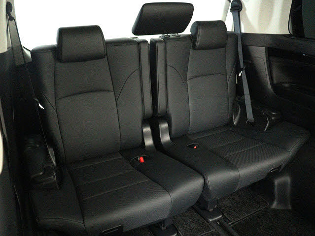 【サードシートまで広々空間】
シートアレンジにて快適空間を演出します!
豊富なアレンジパターンがございます!