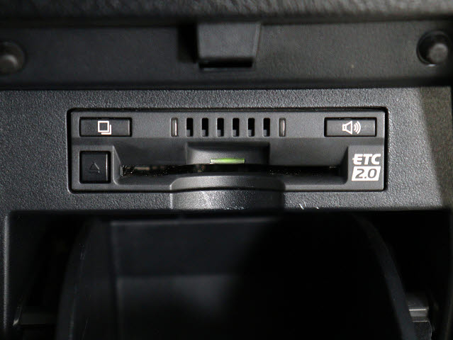 【ビルトインＥＴＣ】
後付けとは異なる一体感が魅力です｡
高速道路でストレスなく走行できます｡