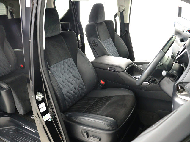 【メモリ機能付きパワーシート】
運転者専用セッティング可能な運転席です!
３名までのポジションを即呼び出します★