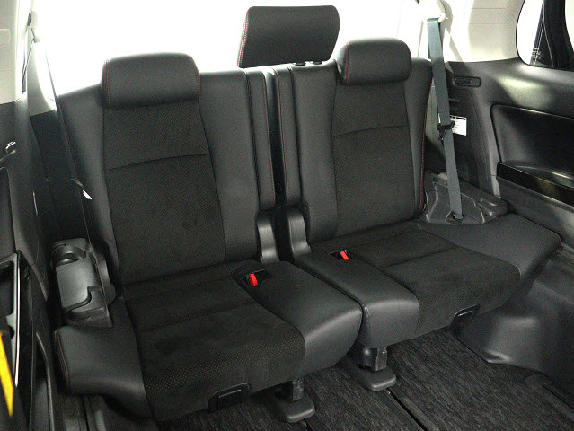 【サードシートまで広々空間】
シートアレンジにて快適空間を演出します!
豊富なアレンジパターンがございます!