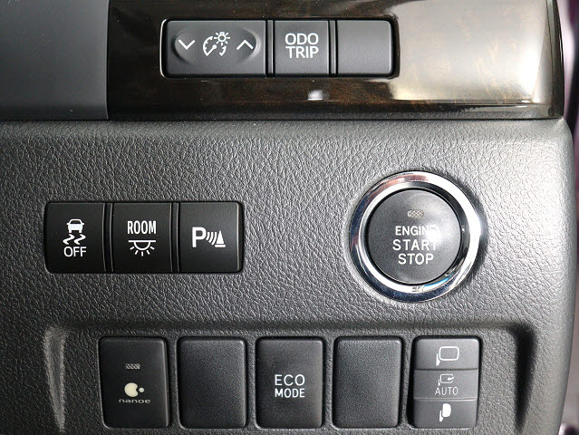 【プッシュスタート】
エンジン始動時はプッシュスタートを採用!
カバンから鍵を取り出す手間も不要です｡