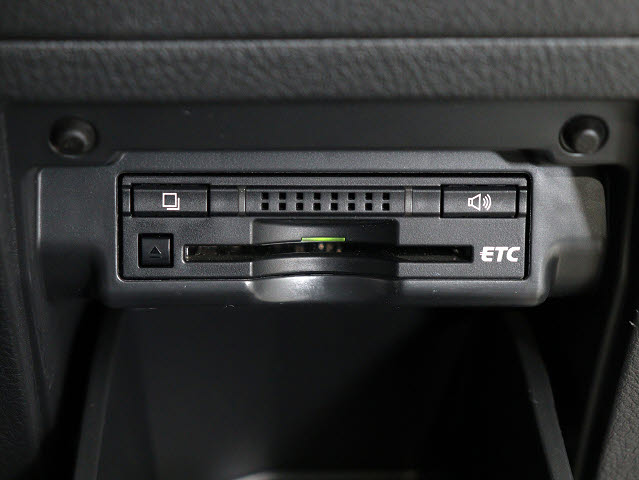 【ビルトインＥＴＣ】
後付けとは異なる一体感が魅力です｡
高速道路でストレスなく走行できます｡