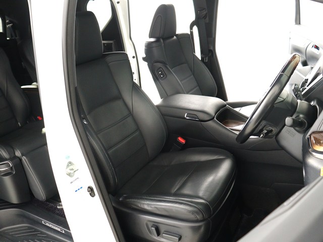 内装の状態も非常にクリーンな状態です｡
ご納車前には専門スタッフが
隅々までクリーニングを行います!