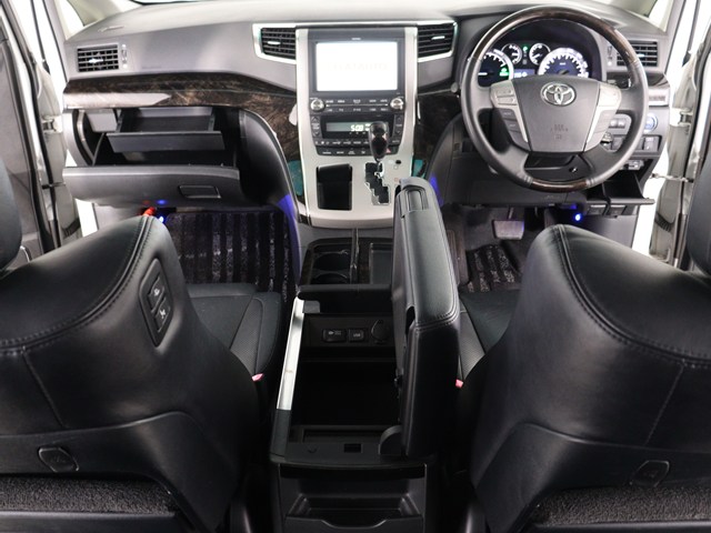 内装の状態も非常にクリーンな状態です｡
ご納車前には専門スタッフが
隅々までクリーニングを行います!