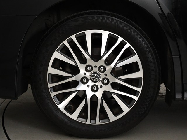 お客様のお好みの新品18インチ、19インチ、
20インチホイール装着可能！ダウンサスなど
ローダウンも取付可能です！ヴァルドやワー
クなどのメーカー品も取り寄せ可能です！