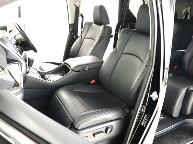 内装の状態も非常にクリーンな状態です｡
ご納車前には専門スタッフが
隅々までクリーニングを行います!