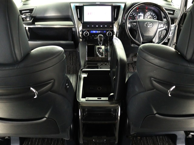 内装の状態も非常にクリーンな状態です｡
ご納車前には専門スタッフが
隅々までクリーニングを行います!