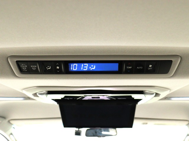 後部座席でエアコン温度をお好みで設定する
ことができます!