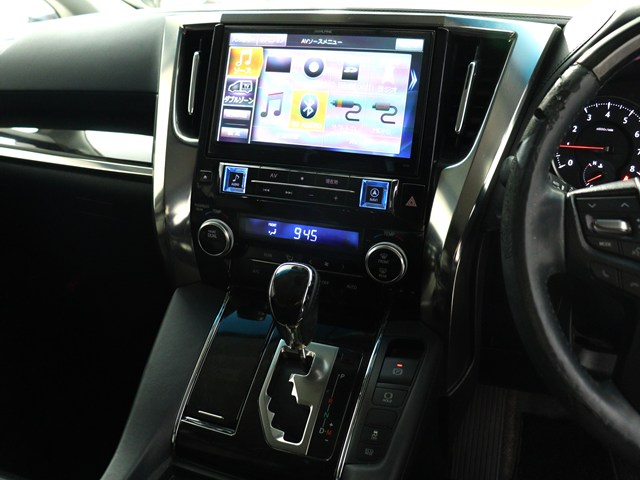 【大人気☆ＡＬＰＩＮＥ　１０インチナビ】
大画面で見やすいだけでなく､
インパネとの一体感もあり見た目も抜群!