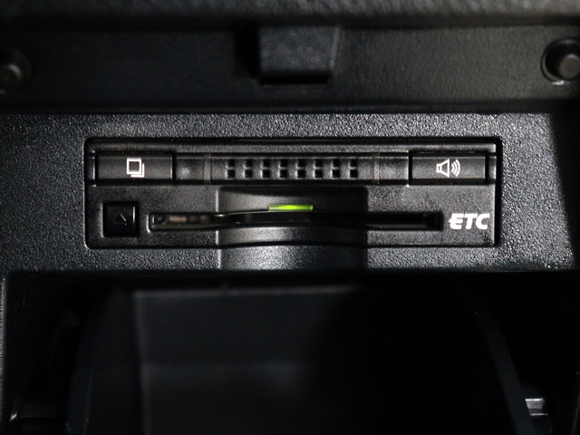 【ビルトインＥＴＣ】
後付けとは異なる一体感が魅力です｡
高速道路でストレスなく走行できます｡