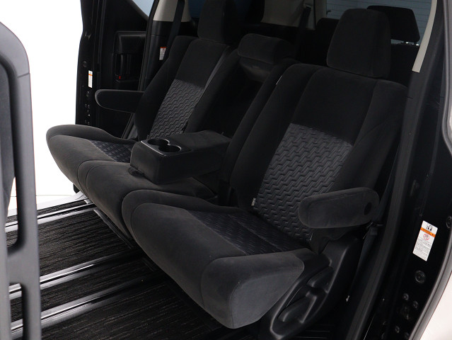 【希少☆８人乗りシート】
７人では足りない｡そんな方ににオススメ!
希少な１台ですのでご検討はお早めに!