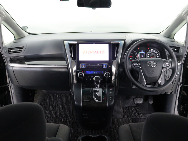 【運転席助手席も広々☆】
広々使えるのは後席だけではございません｡
国内最高峰ミニバンの特権ですね!