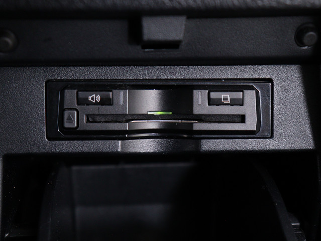 【ＥＴＣ完備!】
高速道路でストレスなく走行できます｡
今や必須の装備ですね!