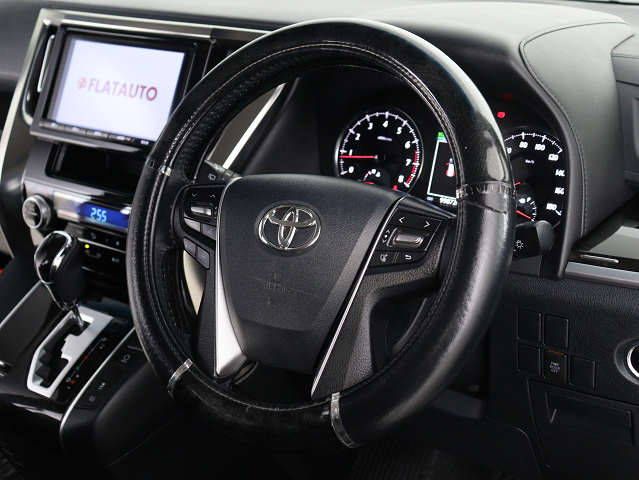 内装の状態も非常にクリーンな状態です｡
ご納車前には専門スタッフが
隅々までクリーニングを行います!