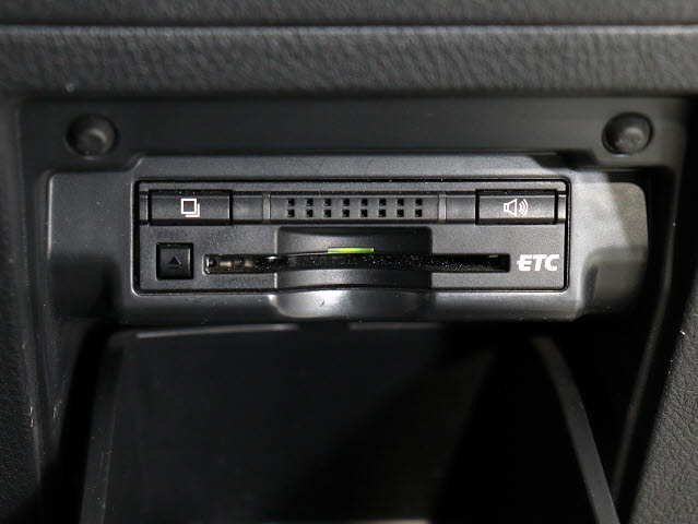 【ビルトインＥＴＣ】
後付けとは異なる一体感が魅力です｡
高速道路でストレスなく走行できます｡