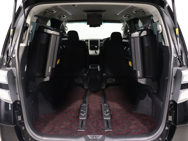 【広々トランクルーム】
スーツケース､ゴルフバッグも楽々収納可能
大人数での旅行にもピッタリの収容量です