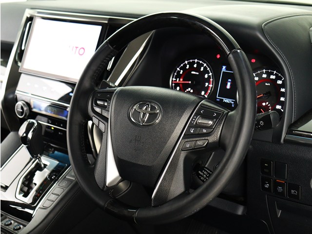 内装の状態も非常にクリーンな状態です｡
ご納車前には専門スタッフが
隅々までクリーニングを行います!