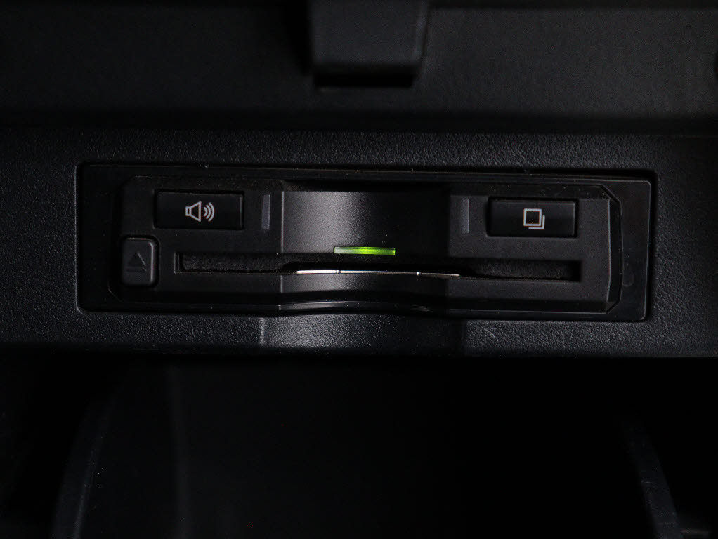 【ＥＴＣ完備!】
高速道路でストレスなく走行できます｡
今や必須の装備ですね!