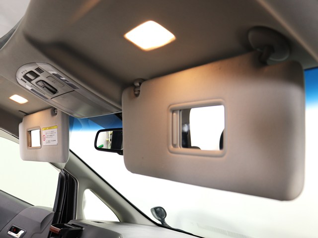 内装の状態も非常にクリーンな状態です｡
ご納車前には専門スタッフが
隅々までクリーニングを行います!