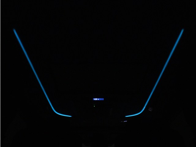 夜間に室内を照らしてくれるルームライトで
す